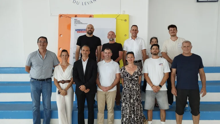 À Toulon, les enfants apprennent les réflexes anti-noyade