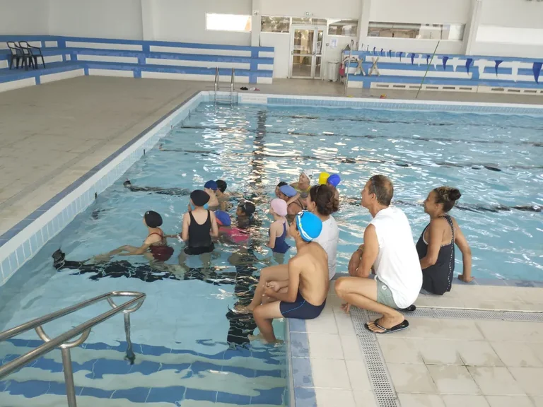 À Toulon, les enfants apprennent les réflexes anti-noyade