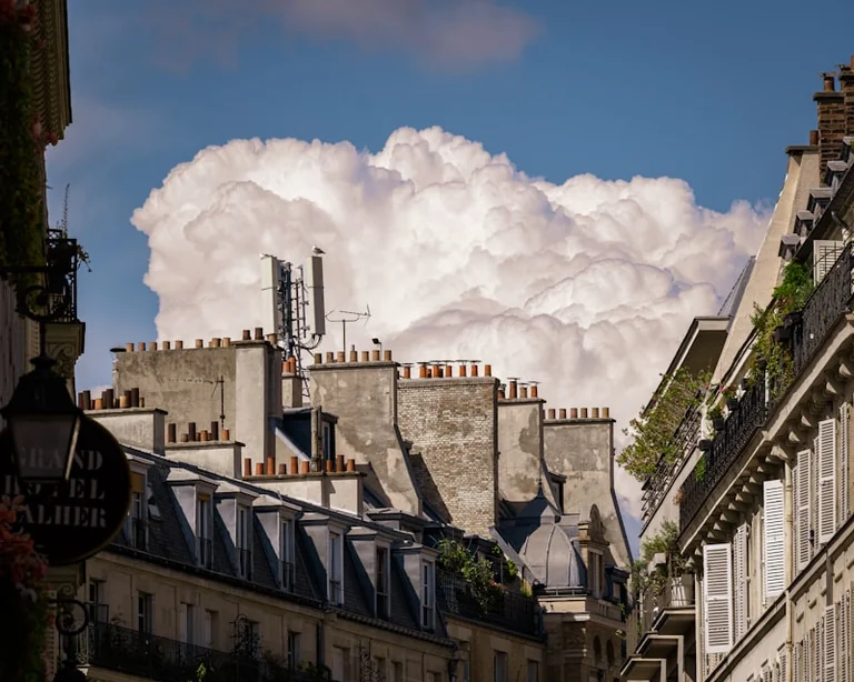 À Tours, l’alerte orage impose des gestes simples