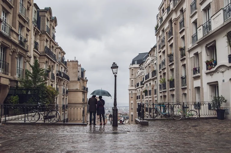 À Tours, l’alerte orage impose des gestes simples