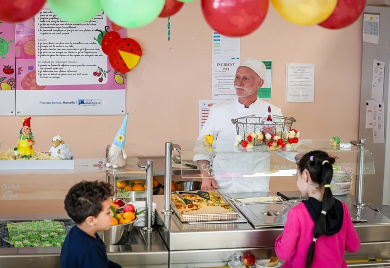 Parents à Marseille: le dossier cantine à vérifier