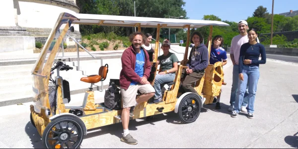 À Montpellier, ce vélo collectif intrigue les enfants