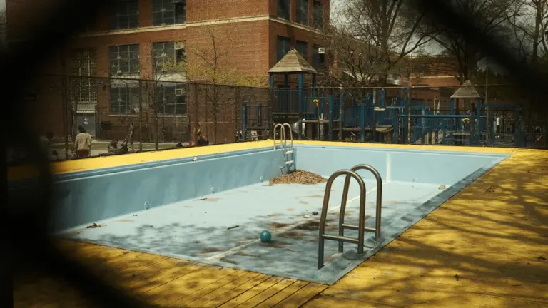 À Bondy, deux semaines sans piscine avant la reprise