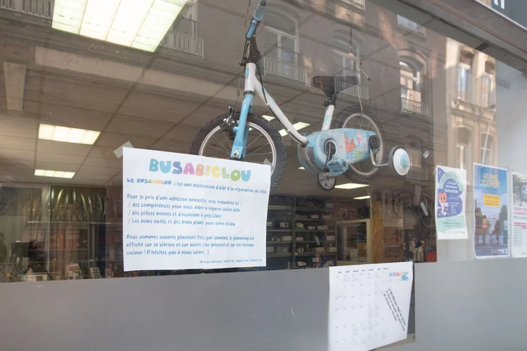 À Roubaix, un atelier pour réparer soi-même son vélo