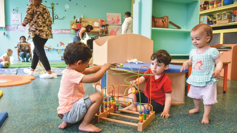 À Clichy, deux relais où les tout-petits avancent à leur rythme