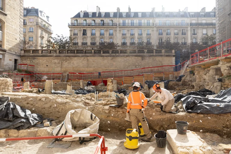 À Paris, un mur incendié relance l'énigme de la Lutèce gauloise