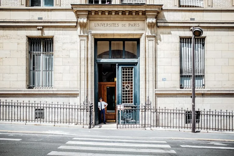 IVG à Paris : 24 centres pour avorter en toute confidentialité