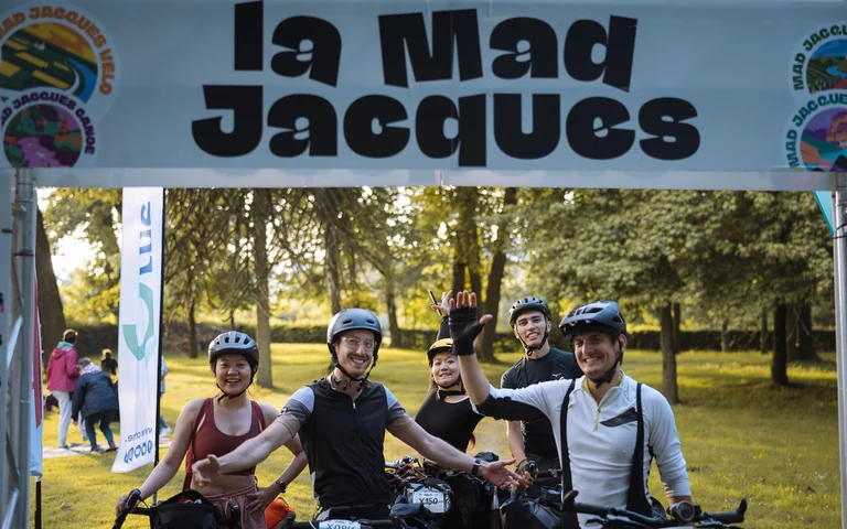 Mad Jacques Véloscénie : le bikepacking festif entre Paris et Chevreuse