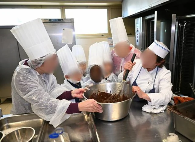 À Courbevoie, les cantines scolaires tournent la page du plastique
