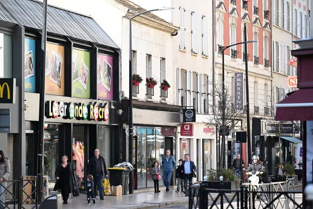 À Courbevoie, un questionnaire pour peser sur les commerces de votre quartier