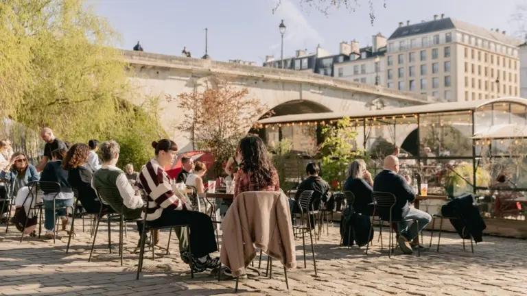 À Paris, 497 bars et cafés ont ouvert en trois ans : ce que révèlent les chiffres