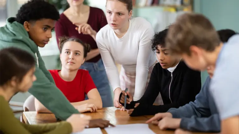 Clichy : les 11-25 ans invités à dessiner leur future Maison de la jeunesse