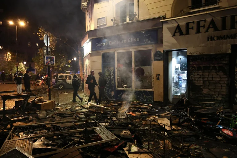 Paris : 1 000 agents mobilisés après les violences, une cellule d'aide pour les commerçants