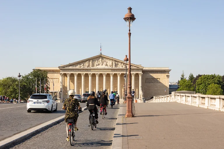 Paris accélère le vélo : ce qui change dès 2027