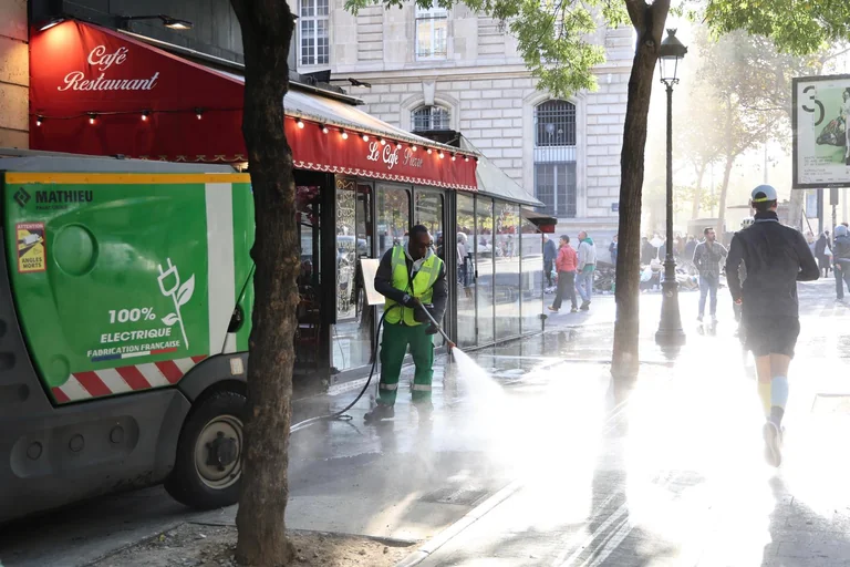 Paris : ce que les habitants et commerçants doivent faire avant samedi midi